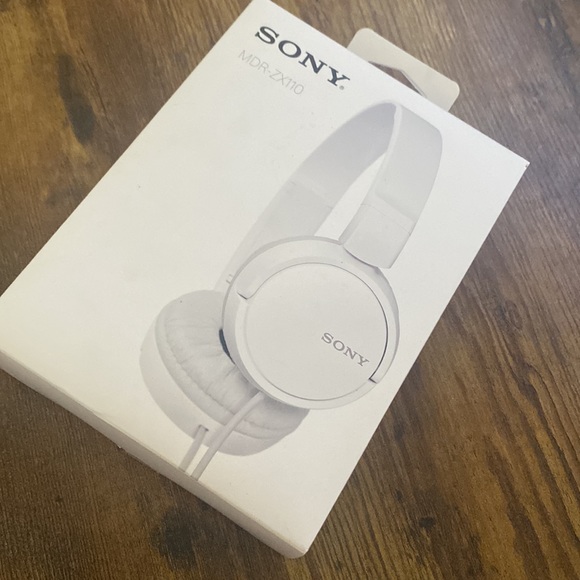 White Sony MDR-ZX110 headphones - Picture 3 of 4